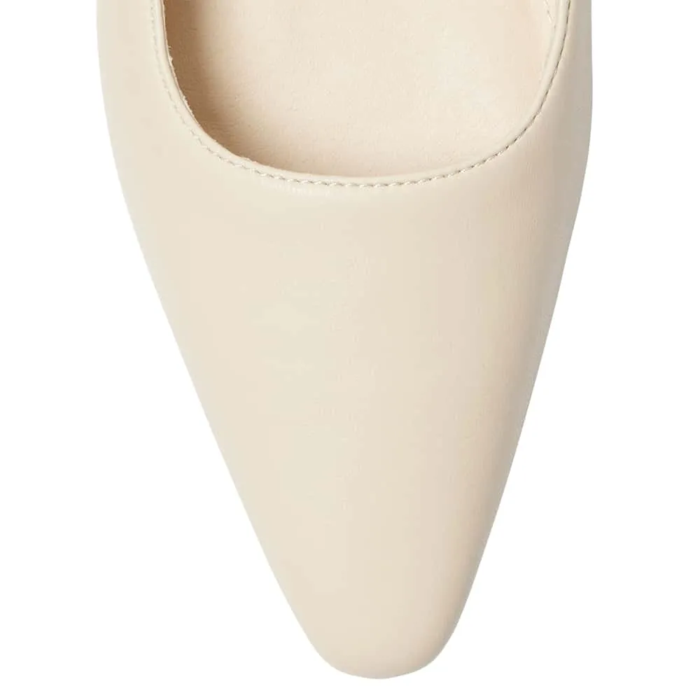 Bianca Flat in Nude Smooth